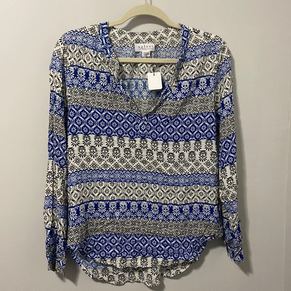 NWOT! Velvet by Graham & Spencer Womens Multicolor Printed V-Neck Blouse Top